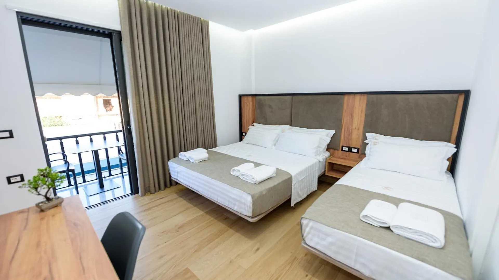 Kevin'S Aparthotel Vlore Hotel