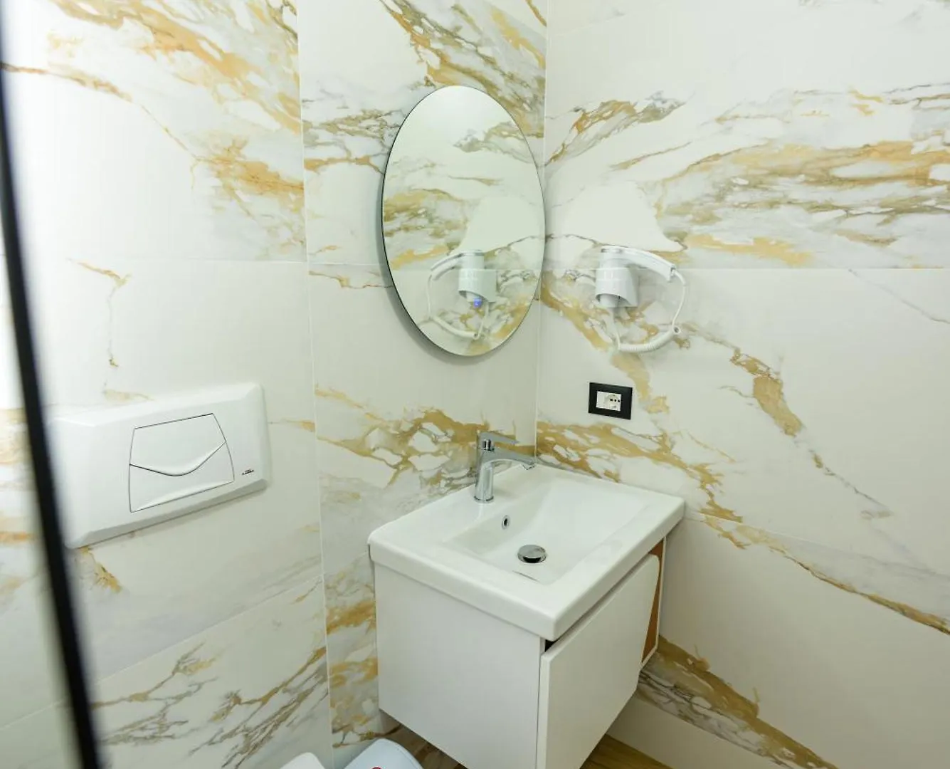 Kevin'S Aparthotel Vlore 0*,