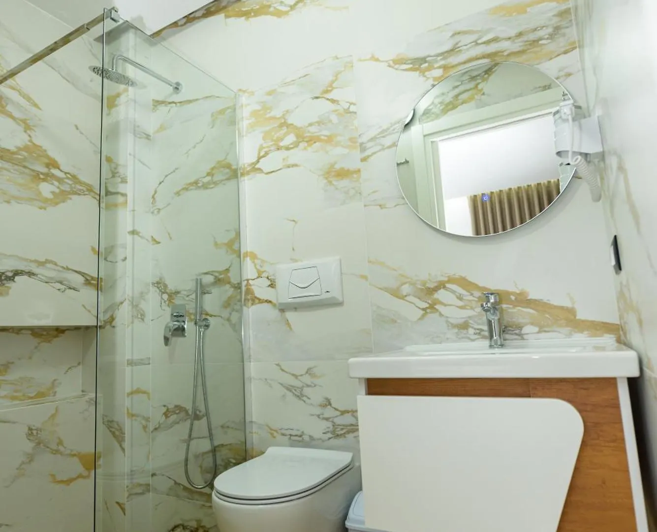 Hotel Kevin'S Aparthotel Vlore Albania