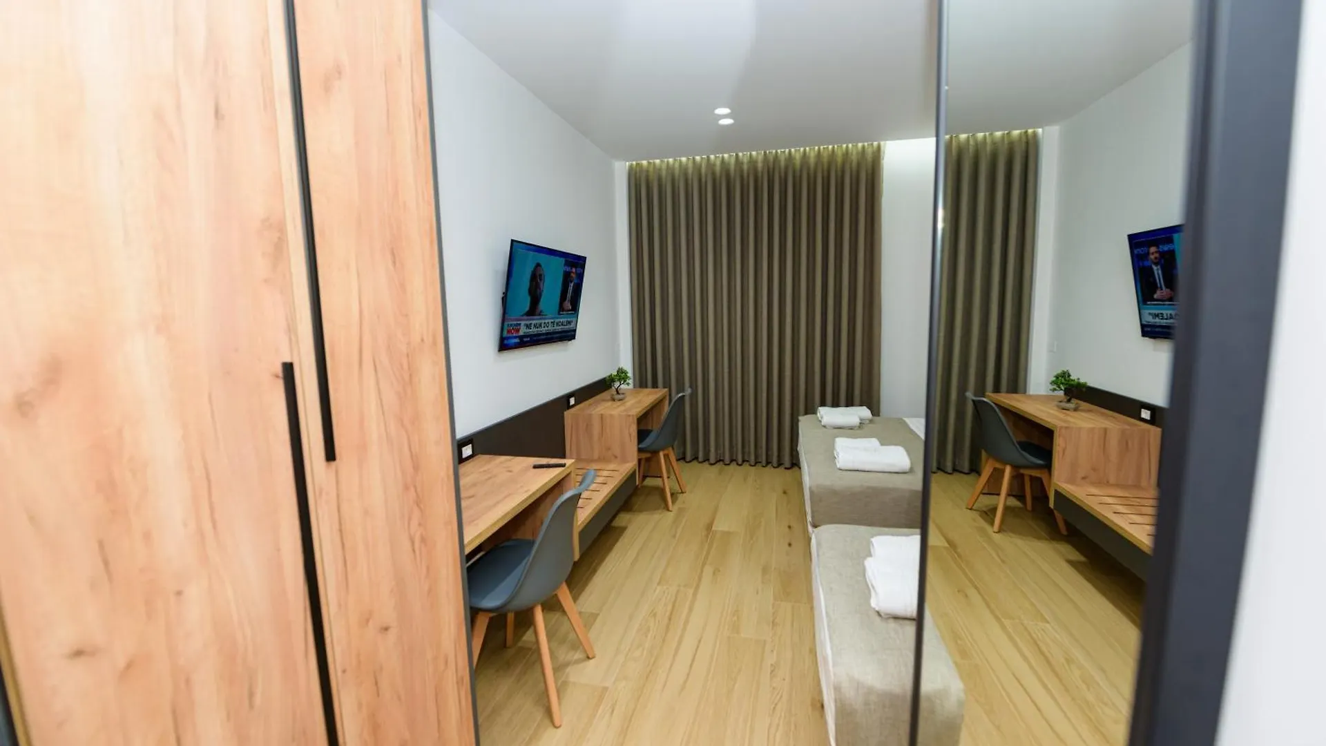 Kevin'S Aparthotel Vlore 0*,