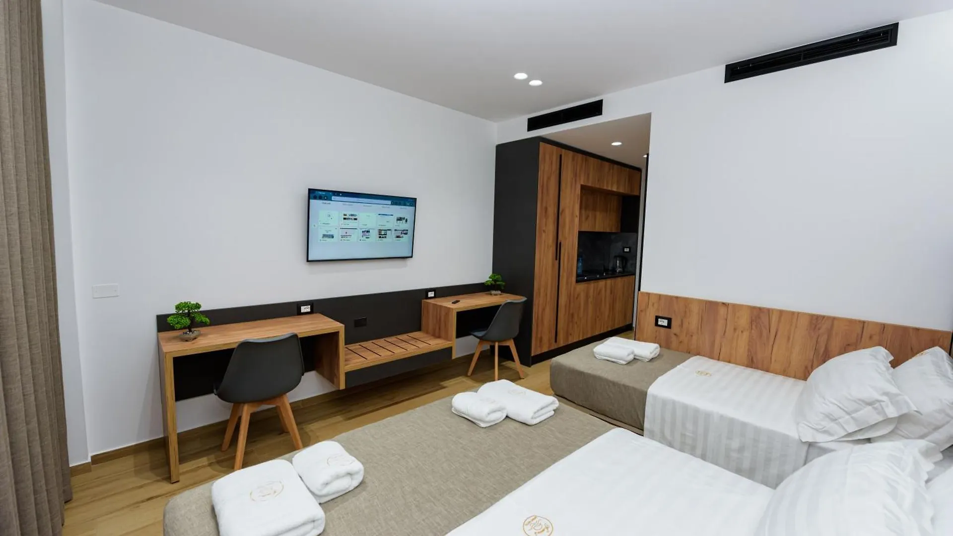 Kevin'S Aparthotel Vlore