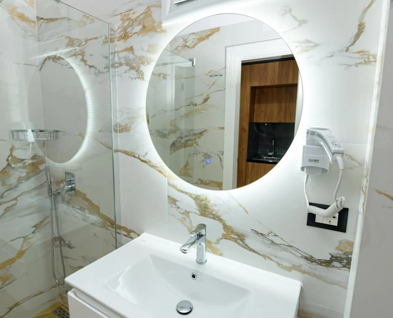Hotel Kevin'S Aparthotel Vlore