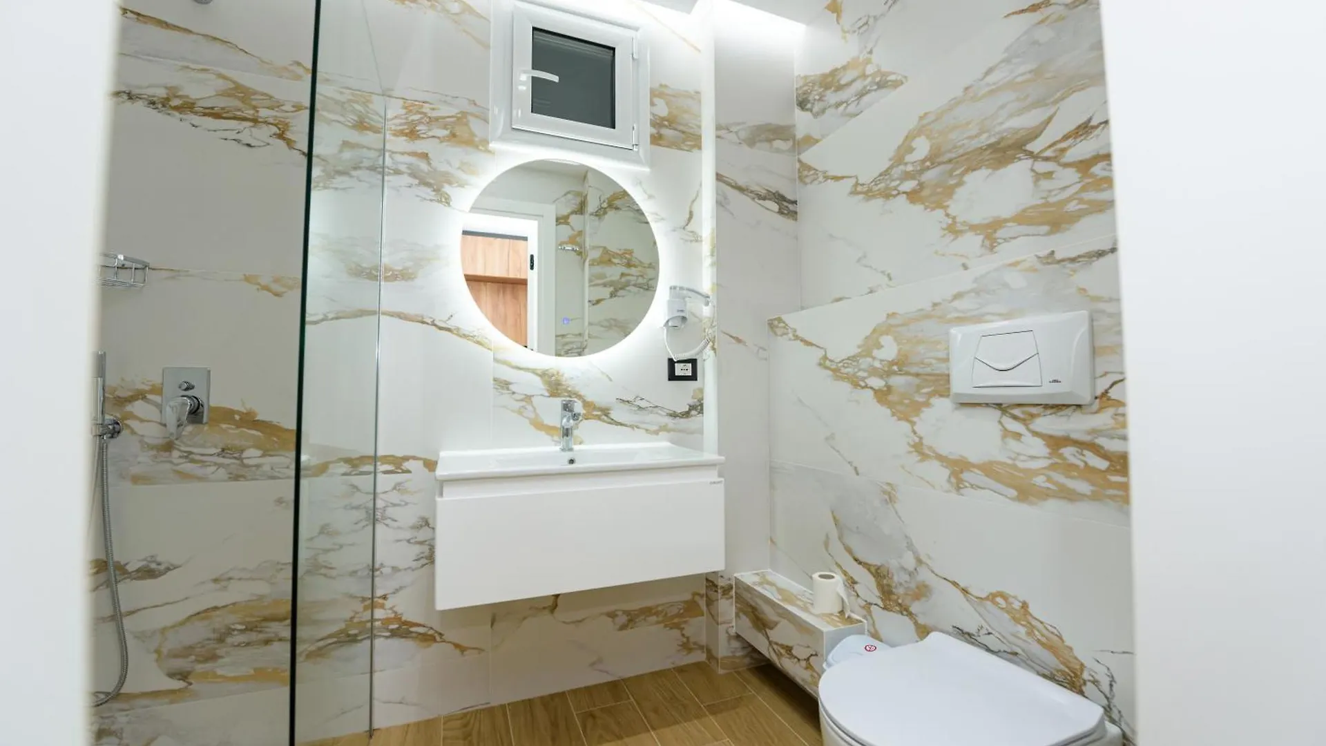 Kevin'S Aparthotel Vlore