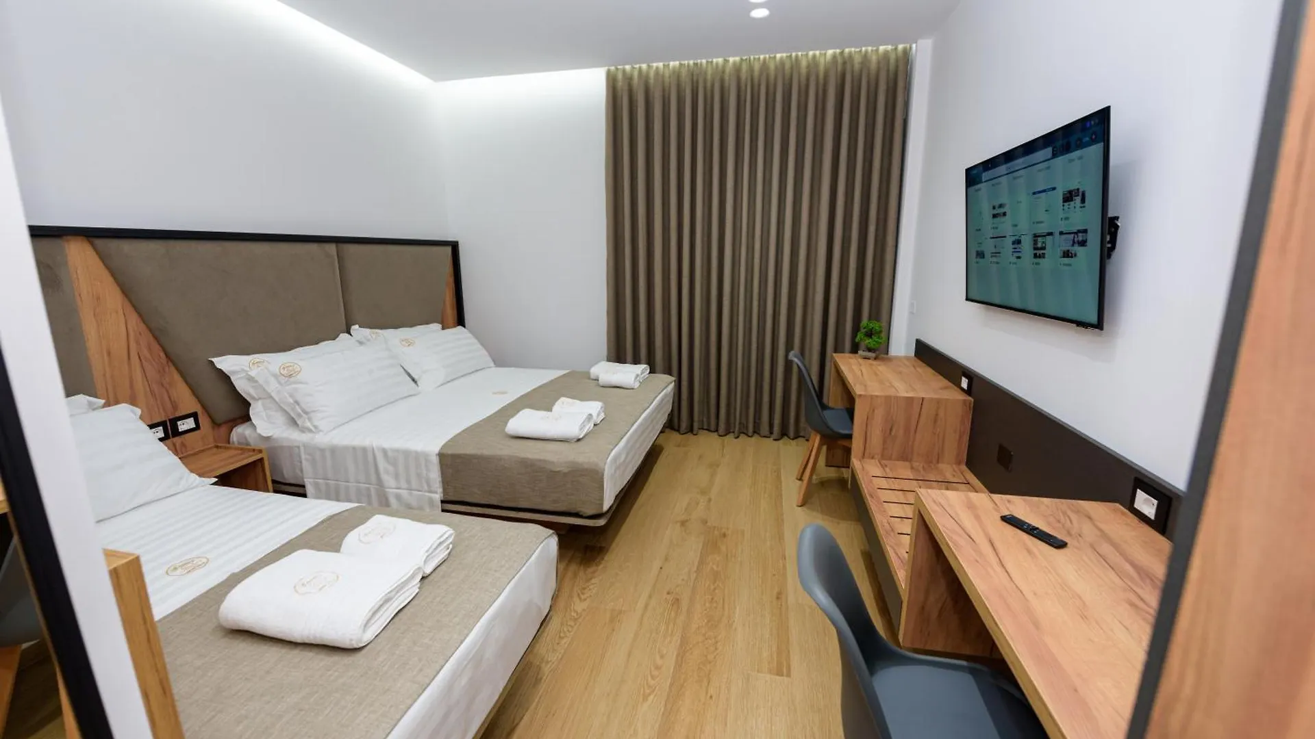 Kevin'S Aparthotel Vlore Hotel
